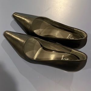 Ladies leather heels